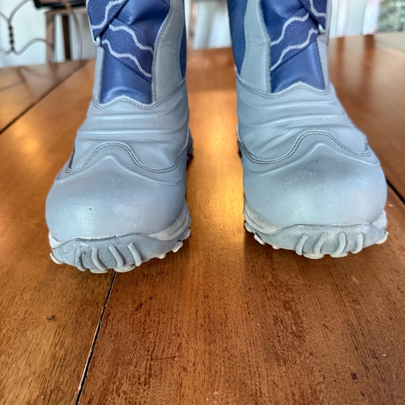 LL Bean Winter Gray Boots Snow Strap-up, Big Kids Size 6 - Picture 4 of 12